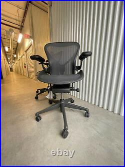 2021 Herman Miller Aeron (Remastered) Graphite, Size B with fixed posture fi