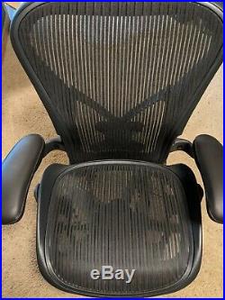 Aeron Chair by Herman Miller Refurbished (Graphite Size B)