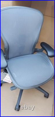 BRAND NEW IN THE BOX FULLY LOADED Herman Miller Aeron Office Chair B GRAPHITE BRAND NEW IN THE BOX FULLY LOADED Herman Miller Aeron Office Chair B GRAPHITE
