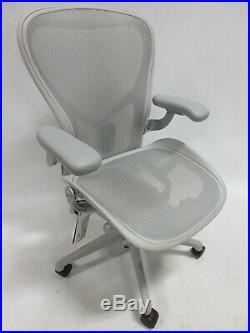 BRAND NEW WITH TAGS Herman Miller Remastered Aeron Chair Size C in Mineral