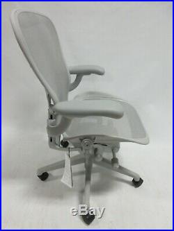 BRAND NEW WITH TAGS Herman Miller Remastered Aeron Chair Size C in Mineral