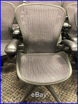Classic HERMAN MILLER aeron, size b, fully loaded, excellent condition, purple