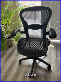 FULLY LOADED Herman Miller Aeron Size B READ DESCRIPTION
