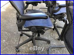 Group of 6 Herman Miller Aeron Office Desk & Side Chairs Cobalt Blue sz B Lot