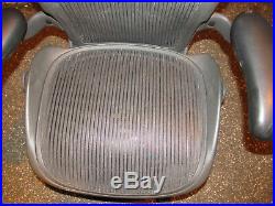 HERMAN MILLER AERON CHAIR Black SIZE B needs gas cylinder Good seat pan & Back