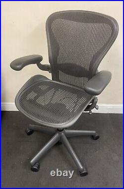 HERMAN MILLER AERON CHAIR FULLY LOADED SIZE B GRAPHITE Very Good Condition
