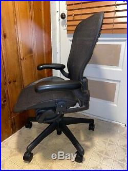 HERMAN MILLER AERON CHAIR SIZE C! WOW GRAPHITE Local Pick Up Only 251