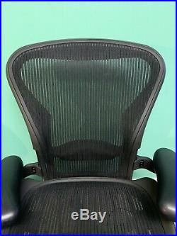 HERMAN MILLER AERON Chair fully adjustable SIZE BBLACK