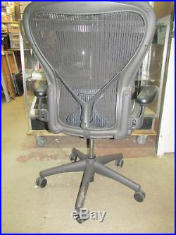 HERMAN MILLER AERON OFFICE CHAIR Black SIZE C needs repair broken seat pan