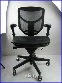 HERMAN MILLER Aeron CHAIR 1010-000179 ADJUSTABLE OFFICE CHAIR