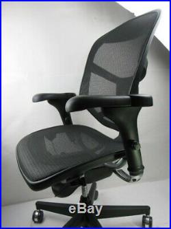 HERMAN MILLER Aeron CHAIR 1010-000179 ADJUSTABLE OFFICE CHAIR