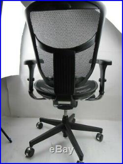 HERMAN MILLER Aeron CHAIR 1010-000179 ADJUSTABLE OFFICE CHAIR