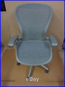 HERMAN MILLER Aeron Chair FULLY-ADJUSTABLE SIZE C POSTURE FIT Titanium Smoke