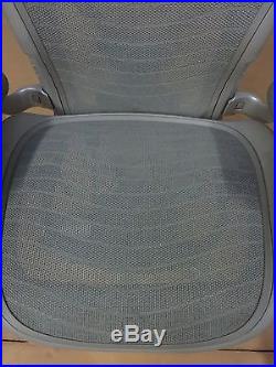 HERMAN MILLER Aeron Chair FULLY-ADJUSTABLE SIZE C POSTURE FIT Titanium Smoke