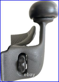 HERMAN MILLER Aeron Chair with Tilt Limiter & Seat Angle Excellent Condition HERMAN MILLER Aeron Chair with Tilt Limiter & Seat Angle Excellent Condition