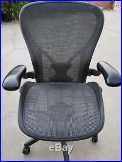 HERMAN MILLER Aeron RARE TUXEDO chair SIZE C FULLY LOADED IN EXCELLENT CONDITION