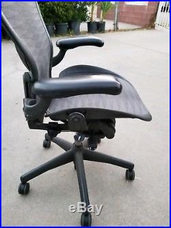 HERMAN MILLER Aeron RARE TUXEDO chair SIZE C FULLY LOADED IN EXCELLENT CONDITION