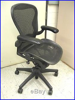 Herman Miller AE123AWB Aeron office chair medium size B adjustable ergonomic