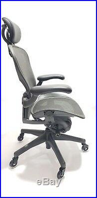 Herman Miller AERON Chair Fully Adjustable Size B Headrest & Soft Casters