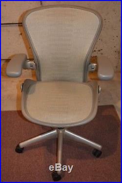 Herman Miller AERON Chair SIZE B! GREAT CONDITION