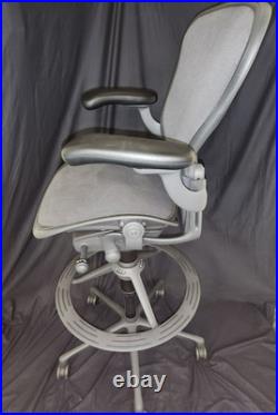 Herman Miller AERON REMASTERED WORK STOOL 34 SIZE B MEDIUM graphite RECONDITION