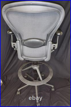 Herman Miller AERON REMASTERED WORK STOOL 34 SIZE B MEDIUM graphite RECONDITION