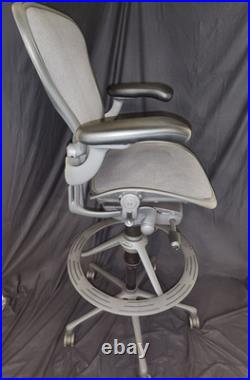 Herman Miller AERON REMASTERED WORK STOOL 34 SIZE B MEDIUM graphite RECONDITION