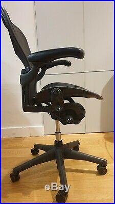 Herman Miller Aeron Black Office Swivel Chair Size B Great Very Good Condition