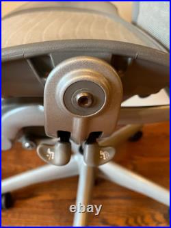 Herman Miller Aeron Chair Fully Loaded/Posturefit & Headrest (Size B)