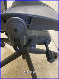 Herman Miller Aeron Chair Graphite Remastered Adjustable Posturefit SL