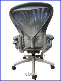 Herman Miller Aeron Chair Highly Adjustable Posture fit Medium Size B grey mesh