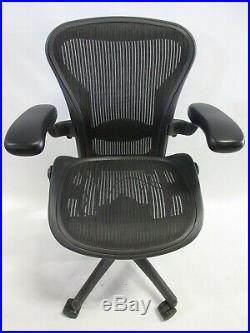 Herman Miller Aeron Chair Size A (Small) in Excellent Condition Graphite/Black