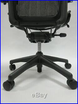 Herman Miller Aeron Chair Size A (Small) in Excellent Condition Graphite/Black