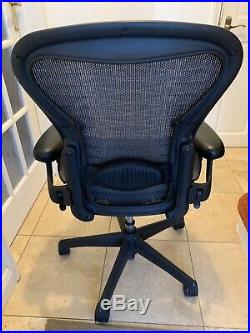 Herman Miller Aeron Chair Size A Tuxedo Mesh Fully Featured