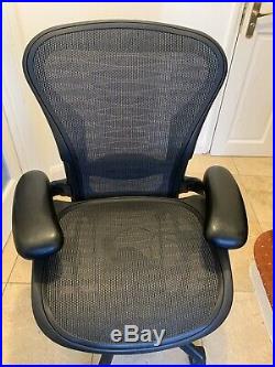 Herman Miller Aeron Chair Size A Tuxedo Mesh Fully Featured
