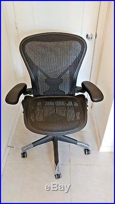 Herman Miller Aeron Chair Size B Fully Loaded Manufactured 2017