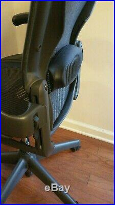 Herman Miller Aeron Chair Size B In Excellent Condition