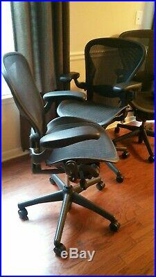 Herman Miller Aeron Chair Size B In Excellent Condition (5) Available