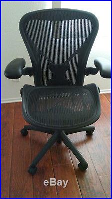 Herman Miller Aeron Chair Size B Medium Fully Adjustable Graphite Frame