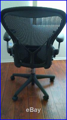 Herman Miller Aeron Chair Size B Medium Fully Adjustable Graphite Frame