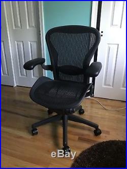 Herman Miller Aeron Chair Size B Medium Fully Adjustable Graphite Frame w Lumbar