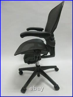 Herman Miller Aeron Chair Size B in Excellent Condition Manufactured in 2012