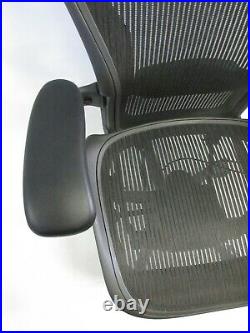 Herman Miller Aeron Chair Size B in Excellent Condition Manufactured in 2014