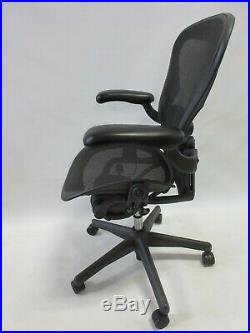 Herman Miller Aeron Chair Size B with adjustable lumbar Excellent Condition