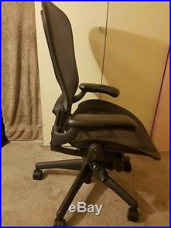 Herman Miller Aeron Chair Size C Fully Adjustable Graphite Frame