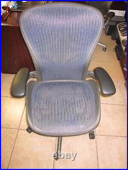 Herman Miller Aeron Chair Size C Graphite Blue Excellent Condition