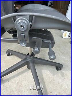 Herman Miller Aeron Chair Size C Model aer1c23dwalpg1g1g1bbbk23103