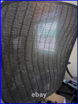 Herman Miller Aeron Chair Size C Seat Mesh LIKE EXC. Waves Carbon Black 4E01
