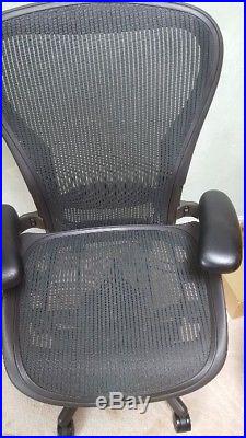 Herman Miller Aeron Chair Size C in Very Good condition Green