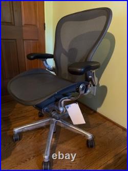 Herman Miller Aeron Chair Size C slightly used Frame/Base Graphite / Polished Herman Miller Aeron Chair Size C slightly used Frame/Base Graphite / Polished